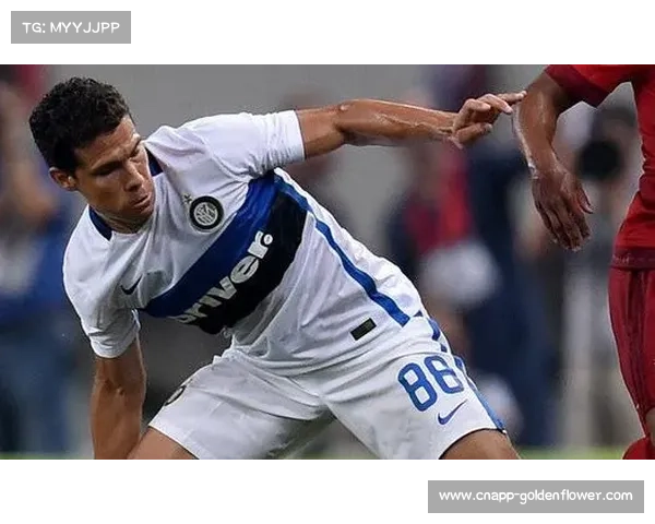 前蓝鹰中场埃尔纳内斯现身科维尔恰诺,开启欧足联A级教练课程 前蓝鹰中场埃尔纳内斯现身科维尔恰诺,开启欧足联A级教练课程